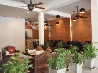 Roongruang Hotel - Hostels
