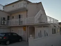 Apartmani KREŠIĆ 1 Hvar Hotels in 