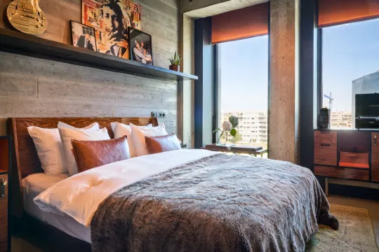 サー・アダム ホテルの客室の様子