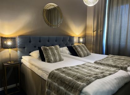 Hotel Golden Circle Suites