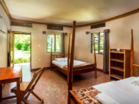 Banana Village Hotels in Busiro