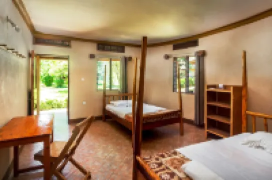 Banana Village Hotels in Busiro