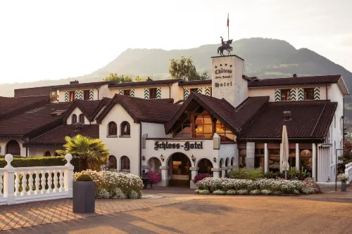 Swiss-Chalet Merlischachen - Romantik Schloss-Hotel am See - Pet friendly