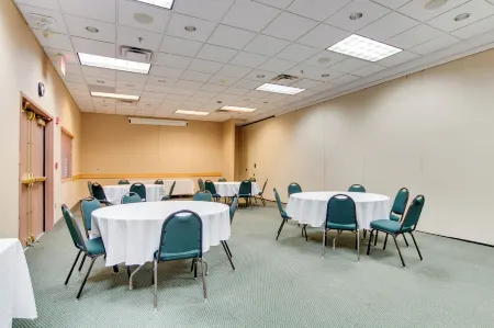 The Hotel Bemidji Отели рядом с достопримечательностью «Наймур Парк Уорминг Хаус»