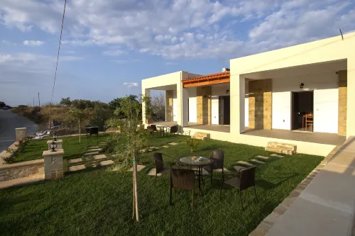 Agarathos Traditional Rooms - Pool - Kaliviani -on the Road to Balos Hotels in Kaliviani