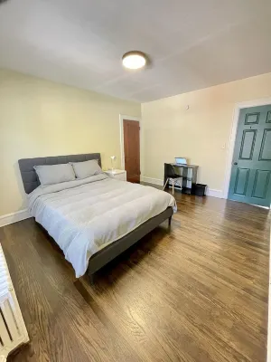 Entire 3 Bedroom Cozy Unit Hotels near Yeoman Park