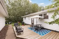 Charming 2-Bedroom Home/Side-by-Side Duplex/Dog-Friendly