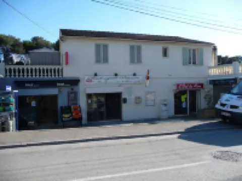 LA BELLE VIE in PROVENCE between  Marseille and Carry-le-Rouet, 5Km from the sea Hotels in Le Rove