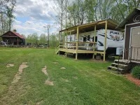 Riverfront Camper, Loads of Amenities, Near Smoke Hole, Seneca Rocks