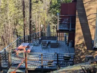 Cozy Yosemite Wood Cabin: A Serene Retreat in Nature! Pet Friendly with WiFi