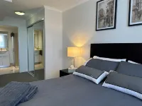 Central Plaza  #423 - 1 bed Apt 보태닉 가든 주변 호텔