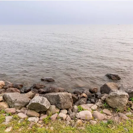 Lakefront Family Getaway