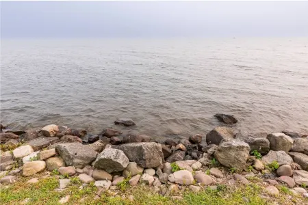 Lakefront Family Getaway