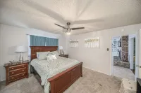 Right At Home-Midland Oasis with pool-billiards