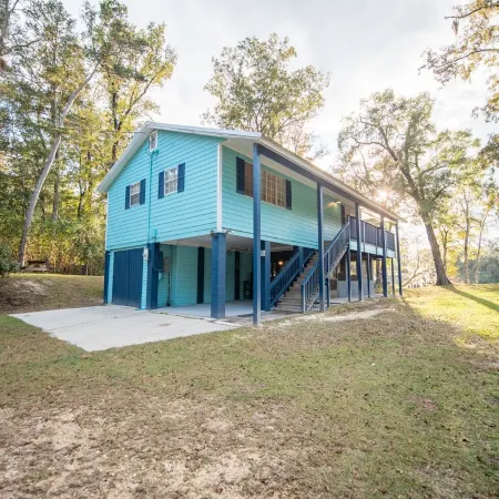 "FLOATS MY BOAT"- Suwannee River Home in Branford, FL, near area Springs, too!