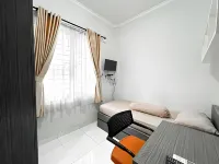Colombus Residence Karawang Mitra RedDoorz Hotels in West Karawang