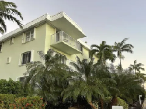 Huge Oct savings!  Sea-Esta! condo, Beach, Pool, Key Colony Beach!