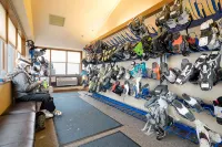 Ski-in Access and Stunning Mountain Views - Luxurious Mountain Getaway