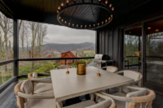 Modern Design and Scenic Deck Views - Exquisite Mountain Retreat