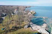 Charming Cottage with Private Sandy Beach - Delightful Lakefront Escape Hotels in Huron