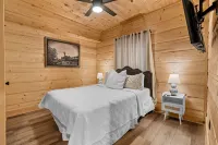 Charming Cabin with Outdoor Jacuzzi and Scenic Views - Cozy Retreat Hotels in Sevier County