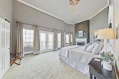 Lavish lakefront retreat in private island community with pools, tennis, & gym