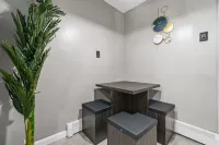 Modern Comfort with Easy NYC Transit Access - Charming Getaway Hotels in Bayonne