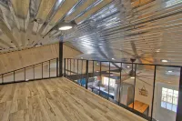 Charming Cottage with Cozy Loft and Cedar Porch - Delightful Hill Country Retreat فنادق في Blanco