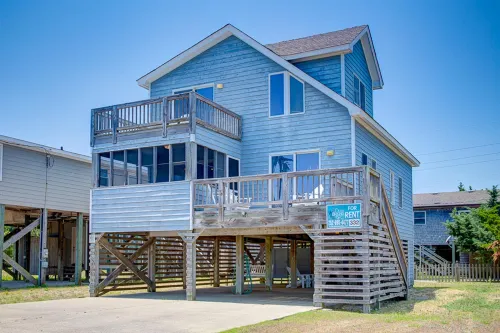 Lovely home 5 lots from the beach with screened porch, decks & fast WiFi