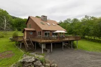 Breathtaking Mountain Views and Spacious Deck - Serene Retreat Hotels in Halcott