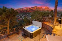 Ravens Rock Retreat: Clifftop Estate w/ 360 Views