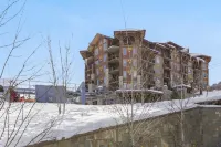 Breathtaking Mountain Views and Ski-in Ski-Out Access - Stunning Retreat Hotels near Utah Olympic Park