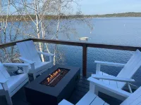 Coveside! Designer decor, waterfront, AC, 2 Bedroom in Harpswell.