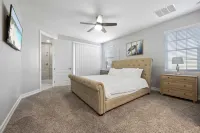 Community Pool and Close to Beach - Stunning Elegant Retreat