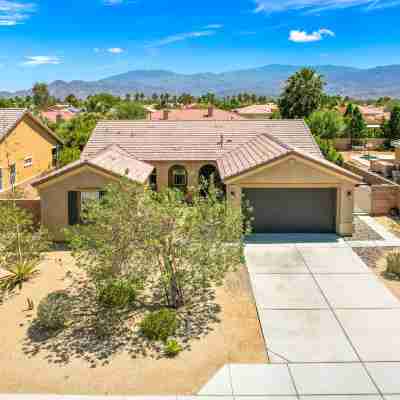 Sparkling Pool and Chef's Kitchen - Stunning Desert Oasis Hotel Exterior