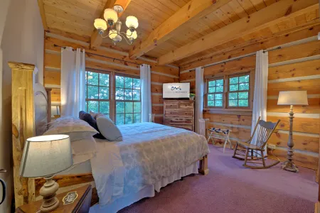 Enchanting Cabin with Hot Tub and Scenic Views - Gorgeous Mountain Retreat Отели рядом с достопримечательностью «Блу-Ридж-Паркуэй»