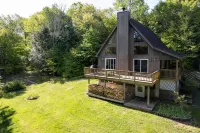 Charming Chalet with Deck and Fire Pit - Serene Nature Retreat