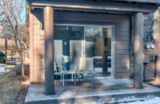 Charming Studio with Fireplace and Kitchenette - Cozy Retreat