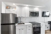 Modern Amenities and Relaxing Retreat - Stunning Ocean View Hotels in Crescent Beach