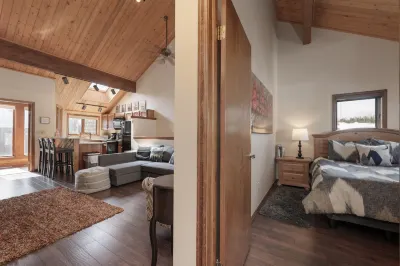 Indoor Hot Tub and Vaulted Ceilings - Charming Family Retreat