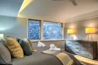Modern Design and Gourmet Kitchen - Stunning Asheville Retreat Hotels in Royal Pines
