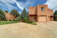 Private Hot Tub and Spacious Patio for Relaxation - Stunning Getaway