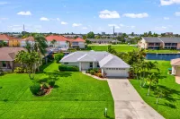 Solar Heated Salt Water Pool and BBQ Grill - Gorgeous Villa Oasis Hotel di Cape Coral