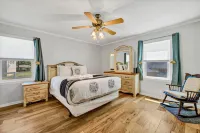 Private Boat Ramp and Kayaks with Stunning Views - Charming Lake Haven