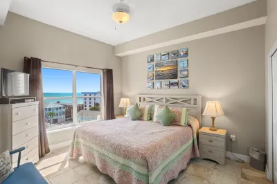 Sunny Retreat - Gulf View, Beach Access, Private Balcony