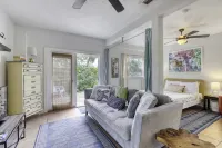 Stunning Getaway - Winery Tours, Wildlife Watching, Sailing Hotels in Holly Hill