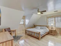 Gorgeous Cabin w/direct trail access for hiking & off roading! โรงแรมในเพย์สัน