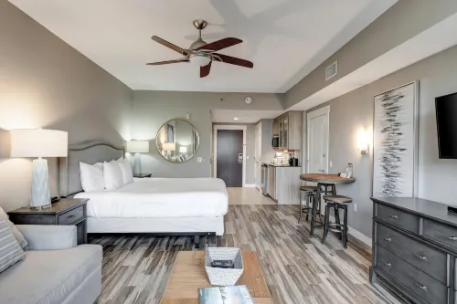 Kitchenette and Lagoon-Style Pool Access - Charming Inviting Hotels in Walton County