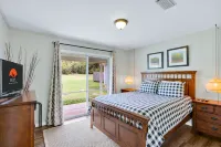 Gorgeous Swimming Pool and Creekside Deck - Charming Weekend Escape