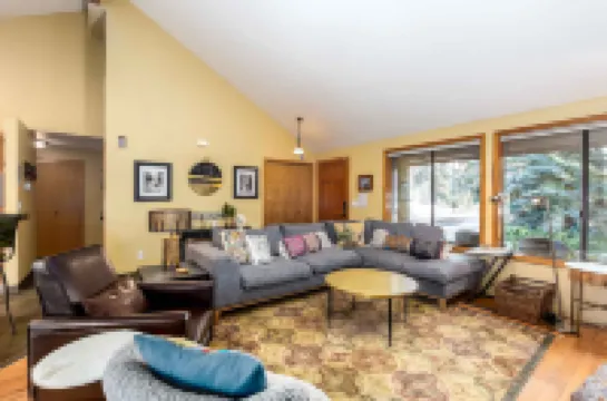 Tranquil Setting and Private Hot Tub - Breathtaking Forest Retreat